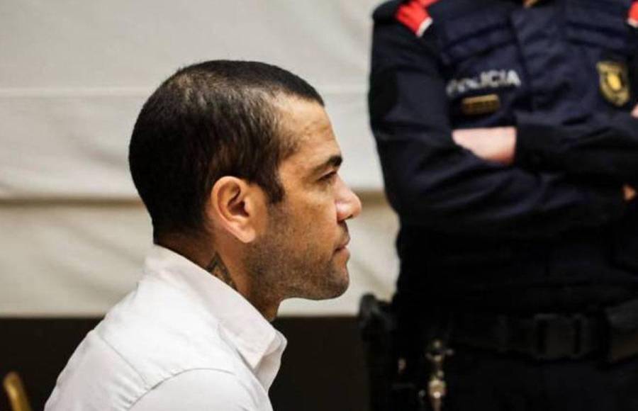 Dani Alves fue declarado culpable el pasado febrero por agresión sexual a una joven en una discoteca en Barcelona en diciembre del 2022.