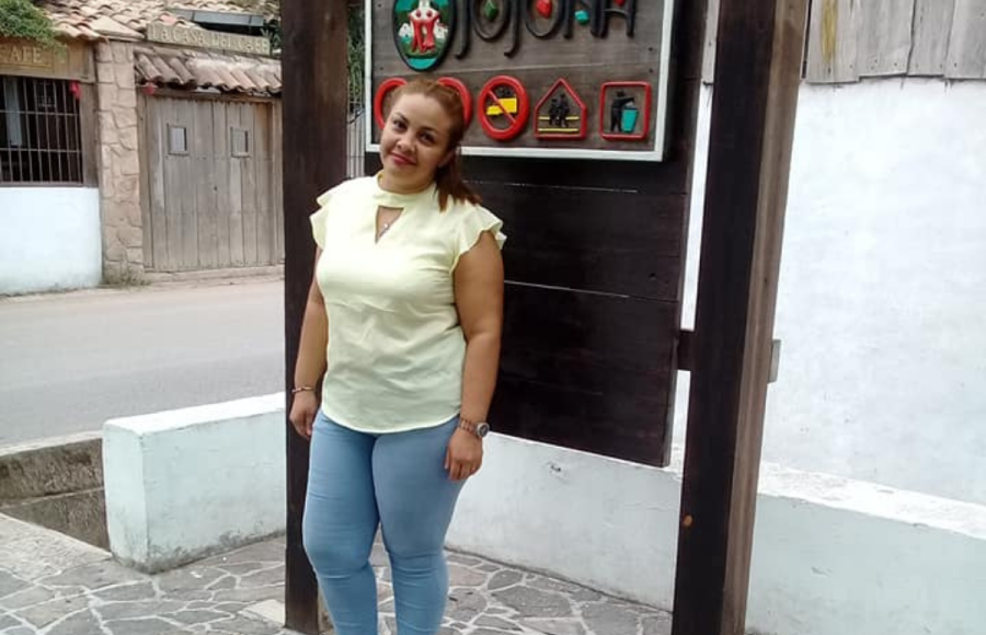 La mujer era madre de tres jóvenes adolescentes.