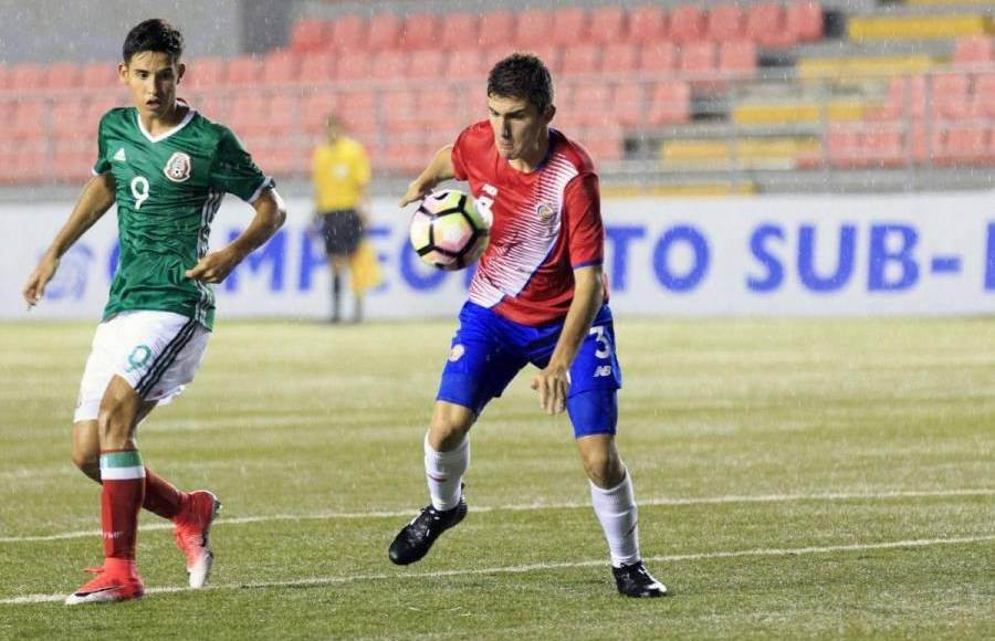 Fernán Faerron es uno de los líderes que tiene Costa Rica en su eje defensivo y su ficha pertenece al Herediano.