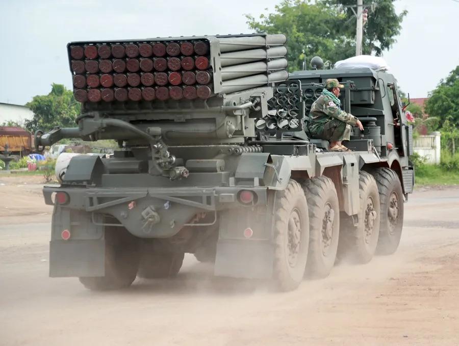 Drones y cohetes intensifican el conflicto entre Tailandia y Camboya