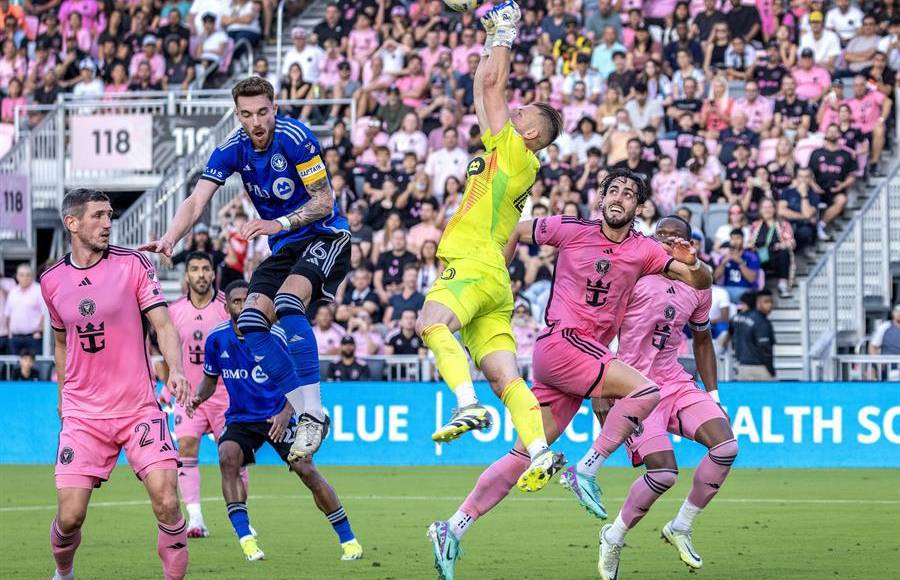 Gerardo Martino realizó muchas modificaciones en el equipo titular con la mente puesta en el determinante partido del miércoles por la Copa de Campeones de la Concacaf ante Nashville (2-2 en la ida).