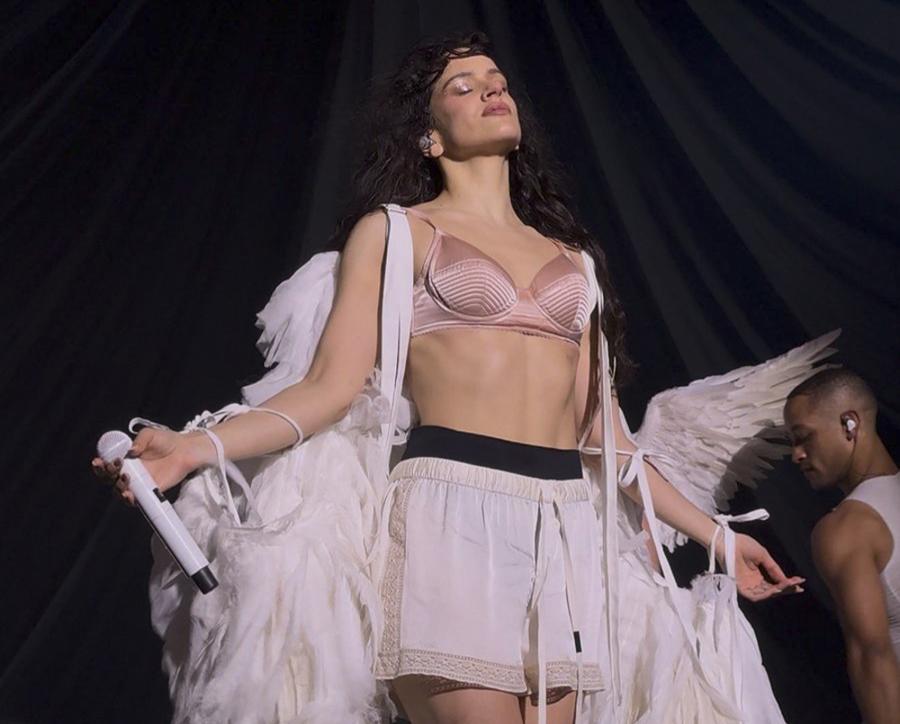 Rosalía deslumbra en Lyon con el arranque de su gira ‘Lux’