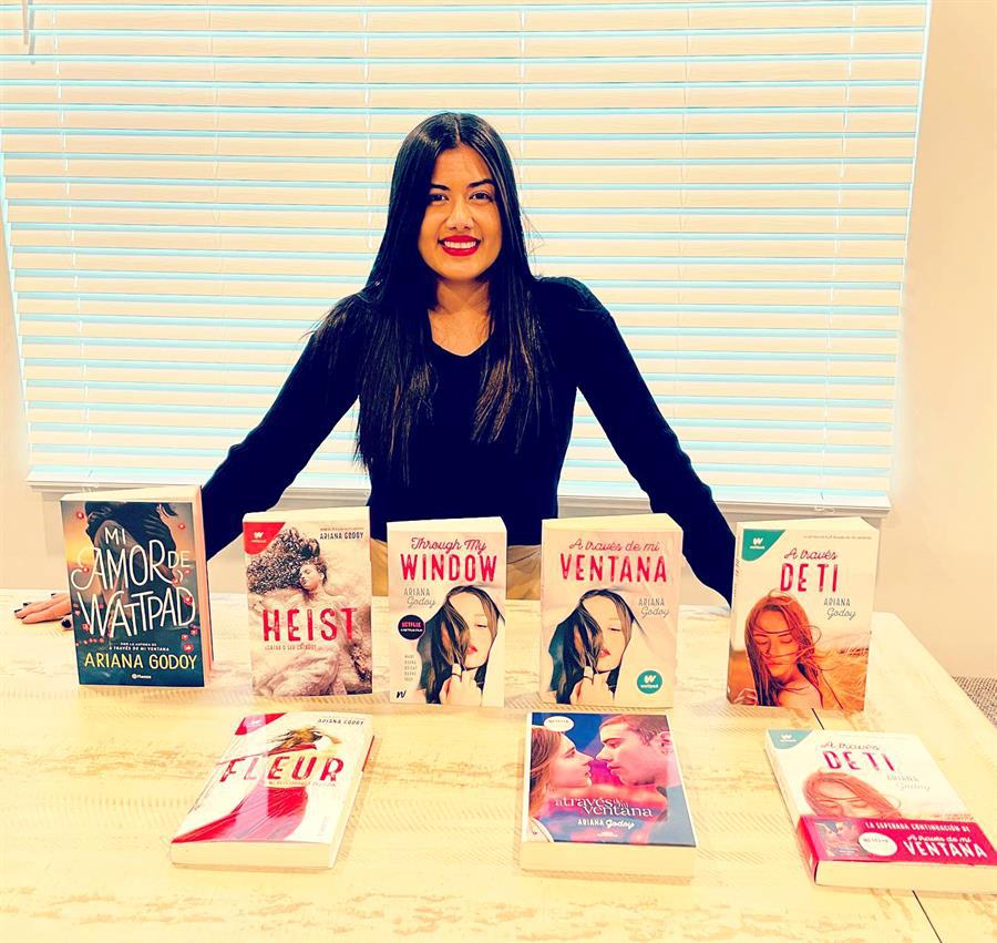 Godoy, una zuliana llegada hace seis años a Estados Unidos, empezó escribiendo con “internet prestado por un amigo” y publicó en 2010 su primera obra en la plataforma Wattpad, en la que los creadores pueden publicar novelas, relatos, artículos, poemas, blogs y otros textos que los usuarios pueden leer de forma gratuita.