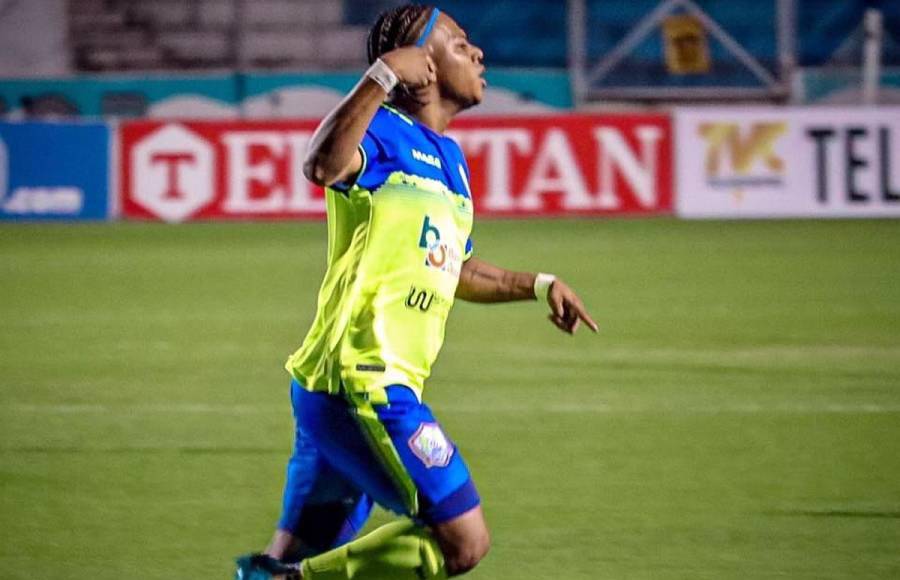 Desther Mónico: El explosivo extremo ha cumplido sus dos torneos de contrato con los Potros.