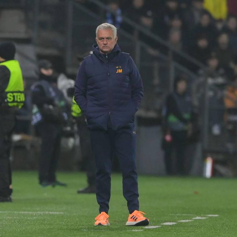 José Mourinho durante el partido contra el Helsinki en la Europa League.