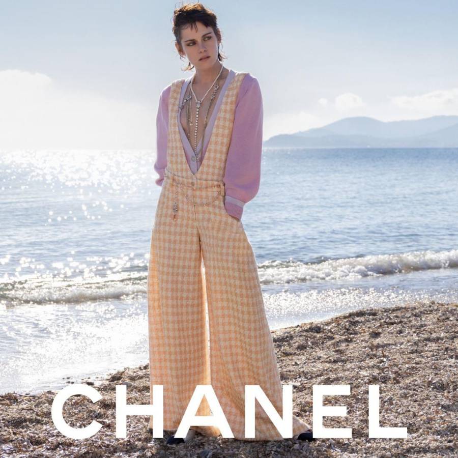 Posa Kristen Stewart para colección de Chanel