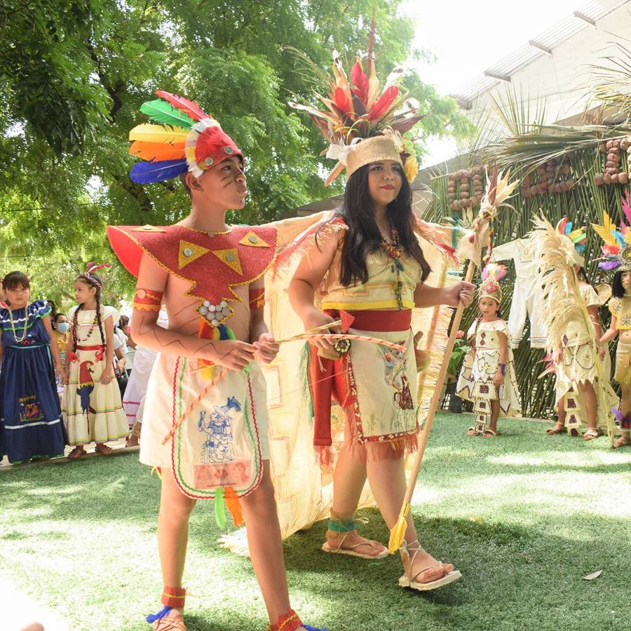 Trajes típicos de la era prehíspanica.