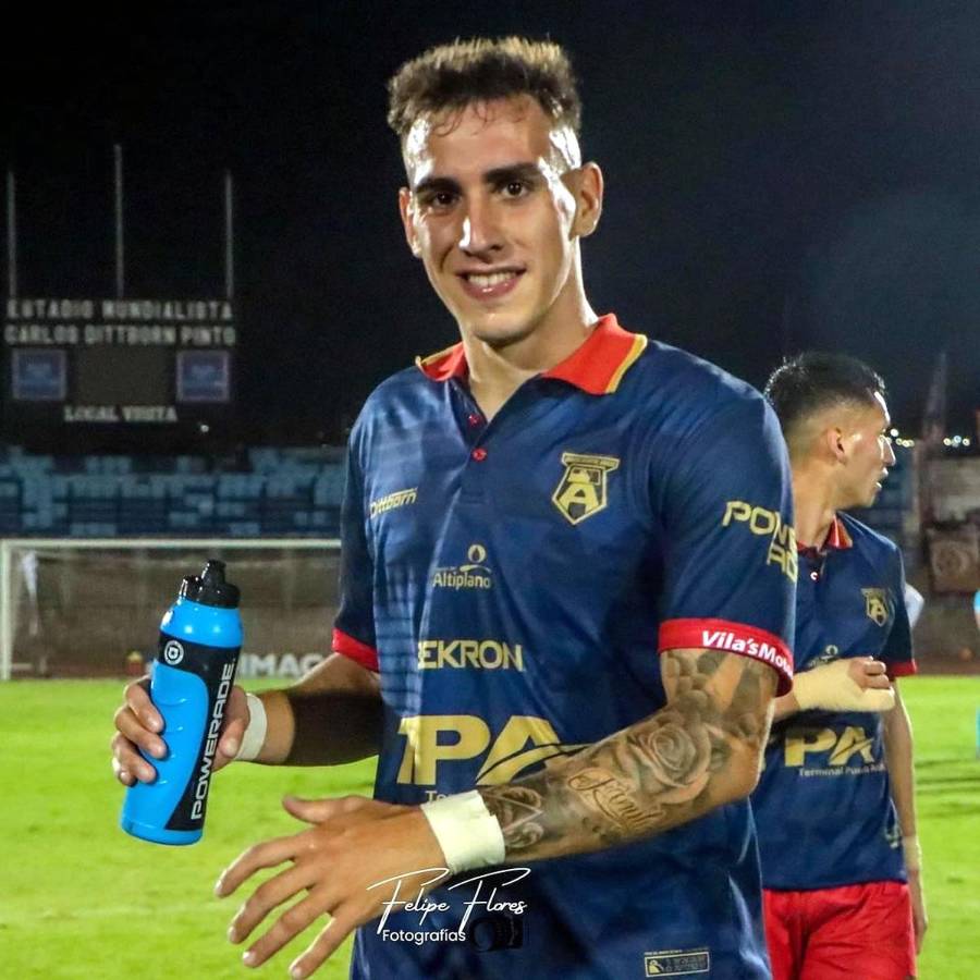 Rodrigo Auzmendi es delantero igual que su hermano Agustín.