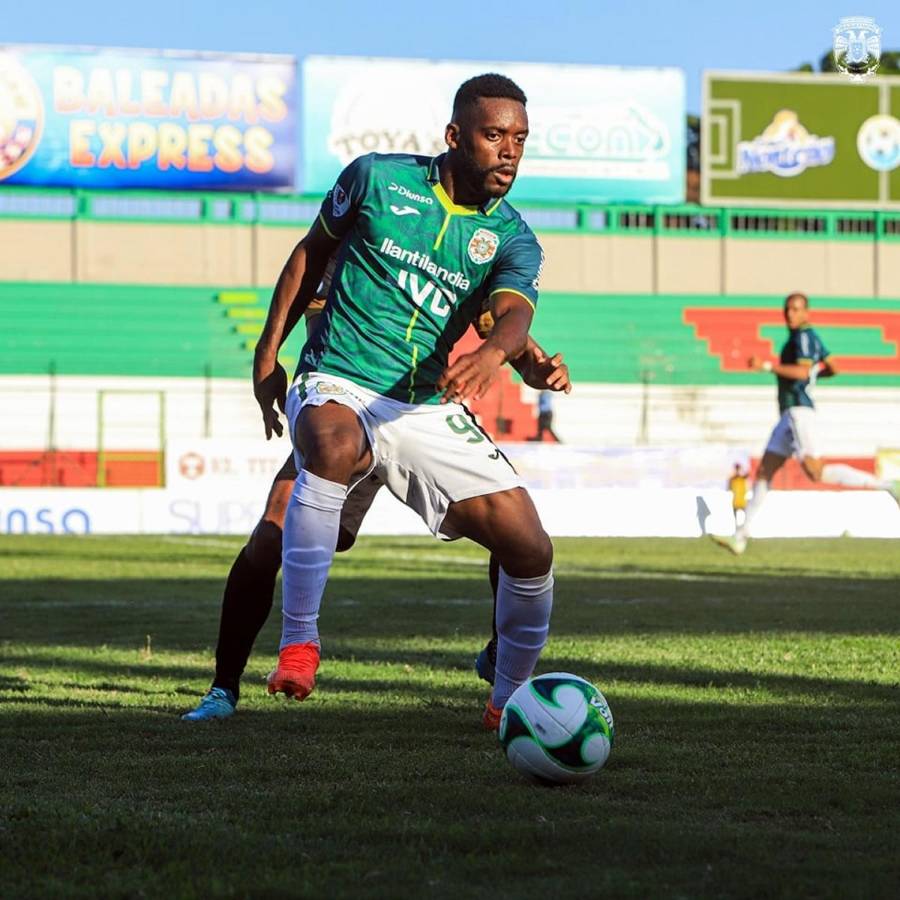 Clayvin Zúniga podría jugar en la vuelta si logra recuperarse.