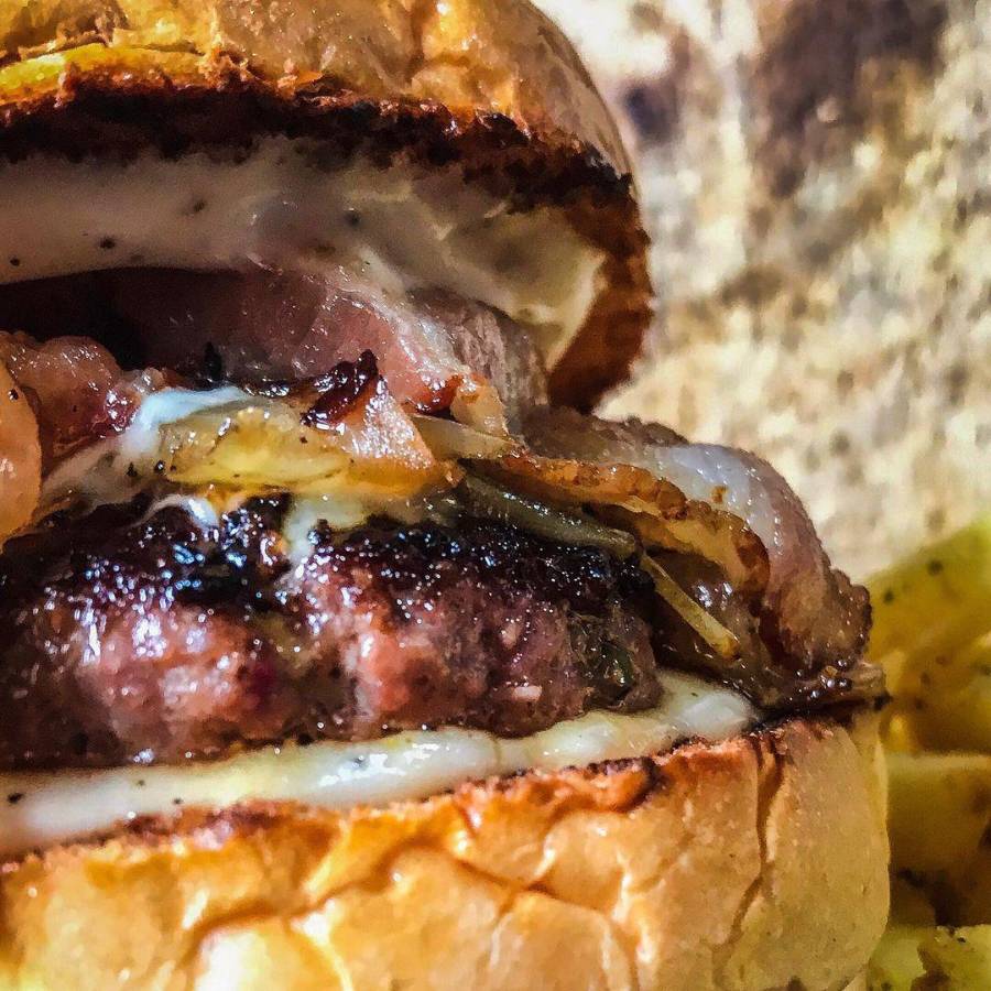 Una de las hamburguesas de Cuzull.