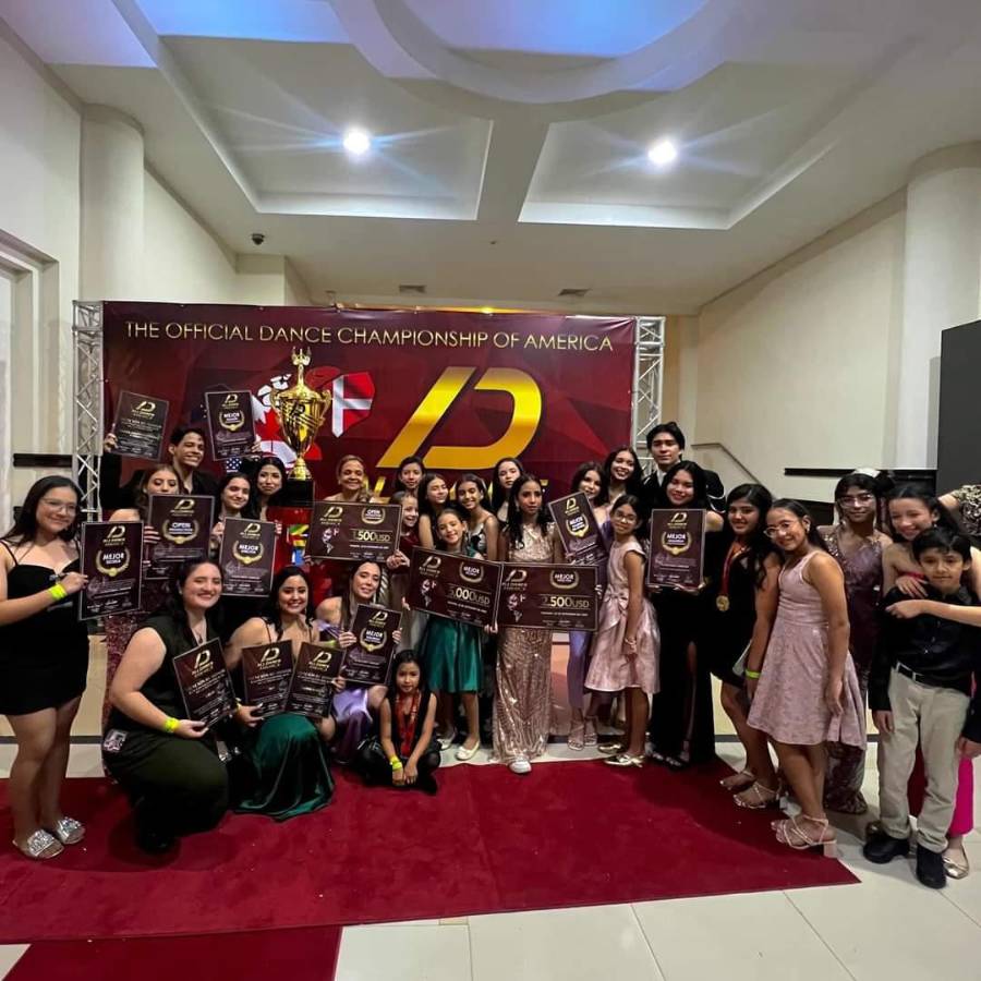 Las bailarinas hondureñas con sus logros obtenidos en la prestigiosa competencia.