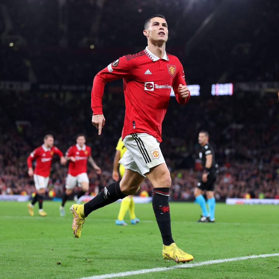 Cristiano Ronaldo corriendo a celebrar su gol en la victoria del United.