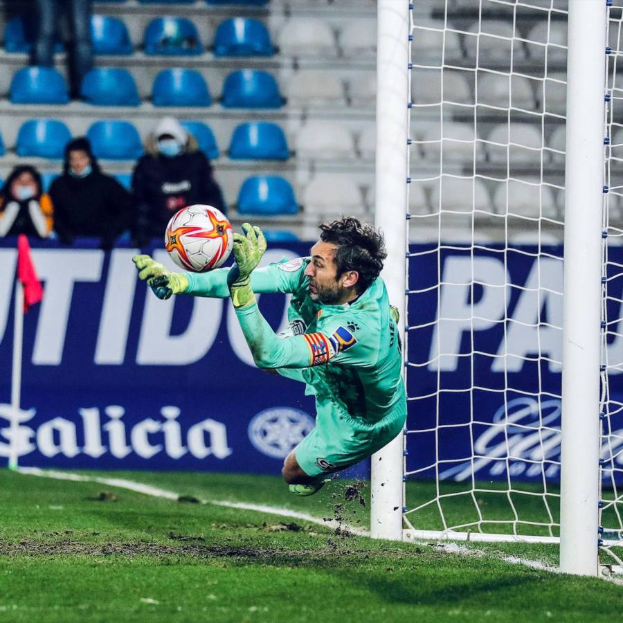 El portero Diego López fue figura en la tanda de penales.