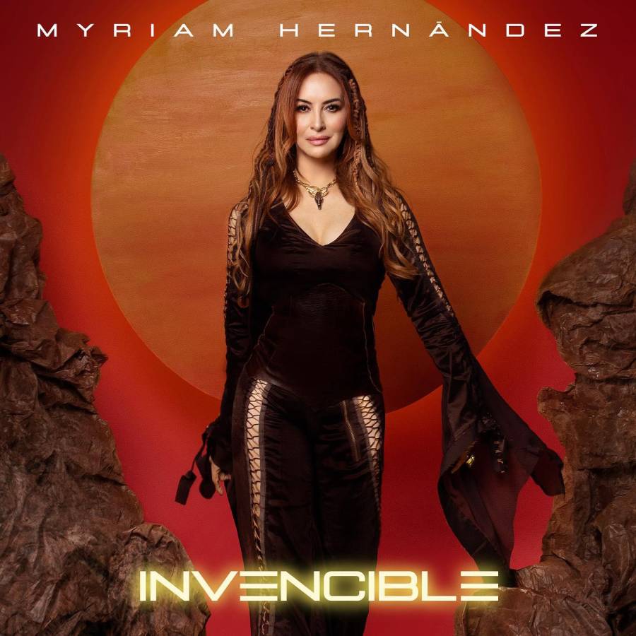 “Invencible” es el segundo sencillo de un nuevo álbum que saldrá en octubre y el video promocional muestra un escenario creado, detalla, con Inteligencia Artificial, que recrea un desierto con una imponente puesta de sol.