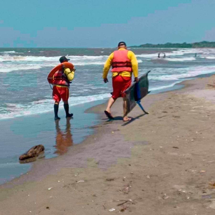 Rescatan a dos menores y otro queda desaparecido en mar de Cortés