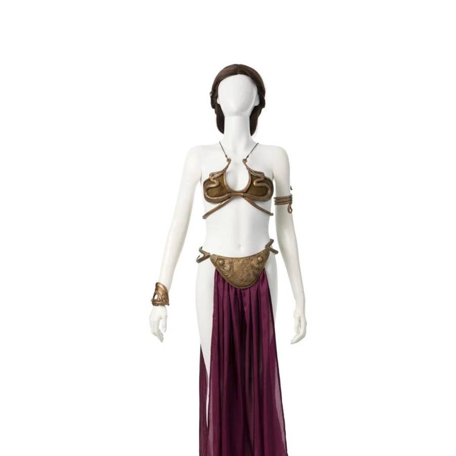 El traje fue fabricado en resina y uretano, fue inspirado en el trabajo del pintor e ilustrador estadounidense Frank Frazetta, diseñado por Nilo Rodis-Jamero y esculpido por Richard Miller.