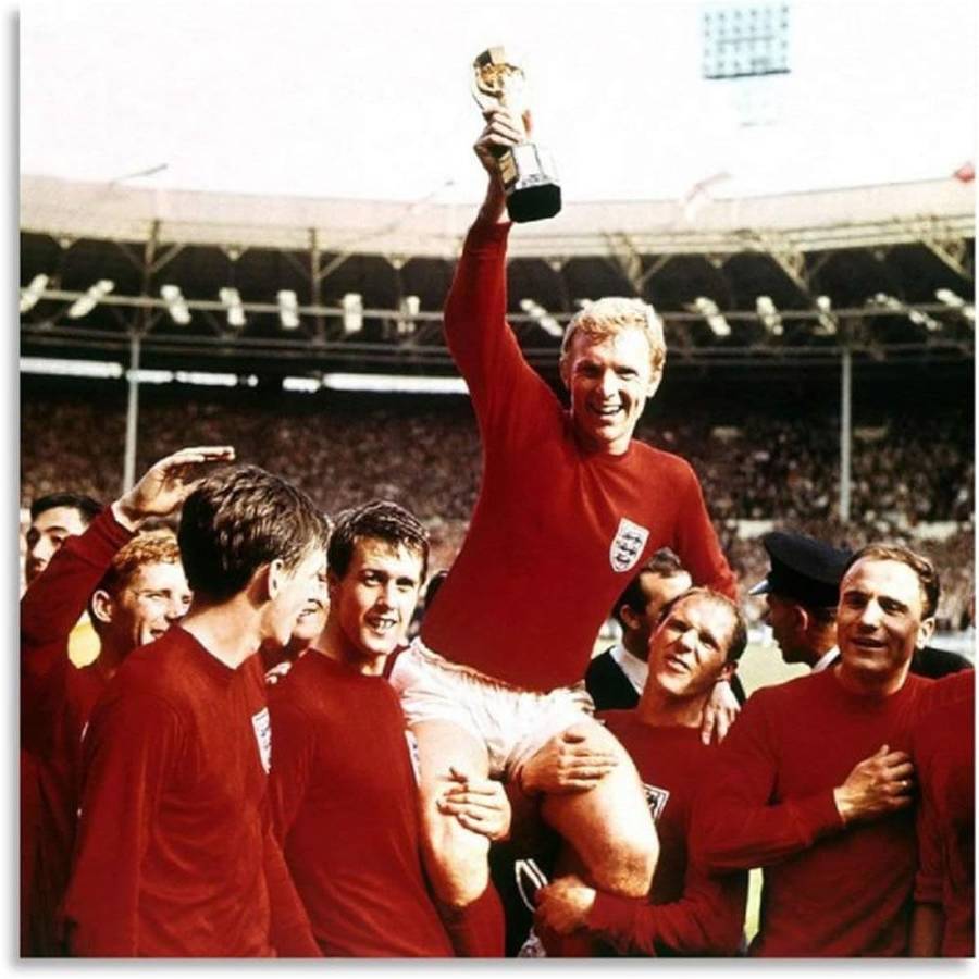 Bobby Charlton llevó a Inglaterra a ganar el Mundial de 1966.