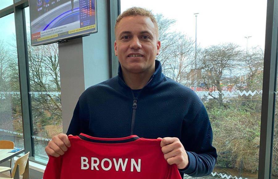 En este caso se trata de Wes Brown, quien jugó 15 años en el Manchester United bajo las órdenes de Ferguson.