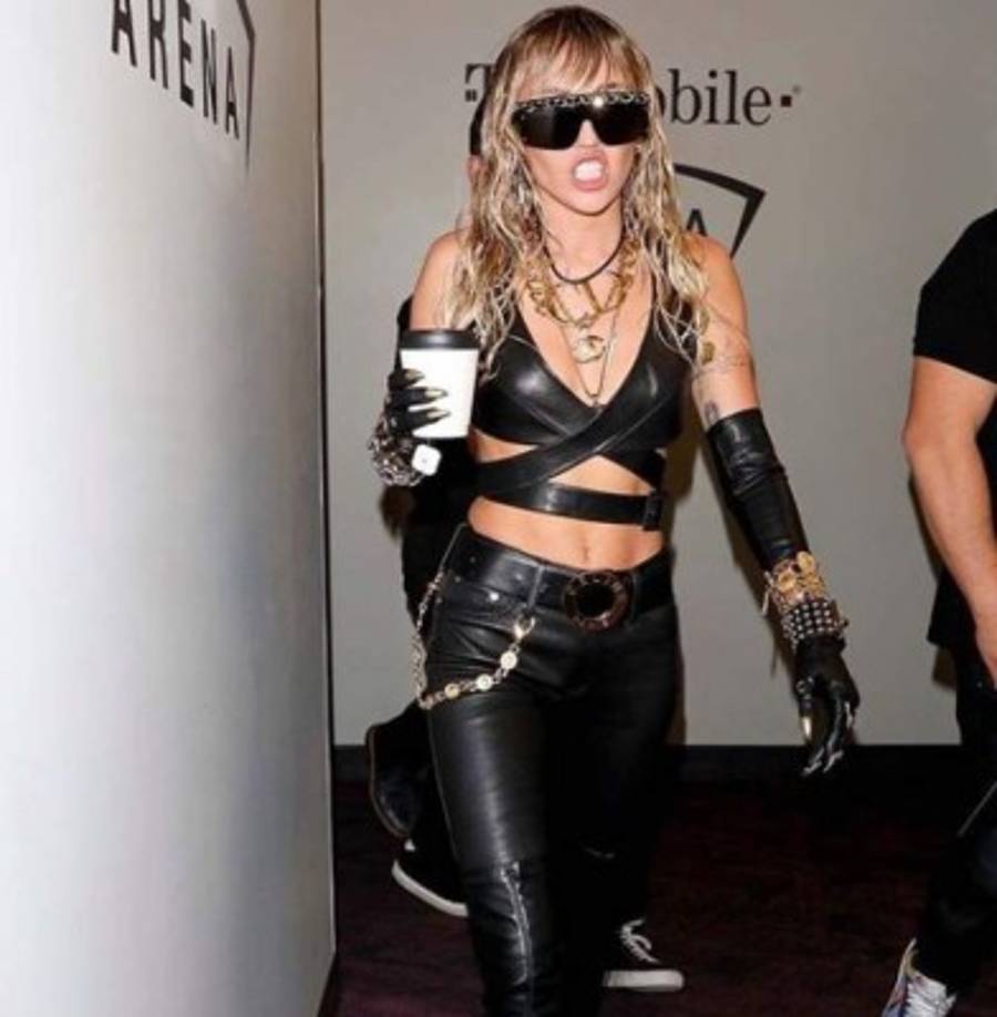 La intérprete ha estado envuelta en el escándalo las últimas semanas tras que se diera a conocer la ruptura de su aún esposo, Liam Hemsworth.