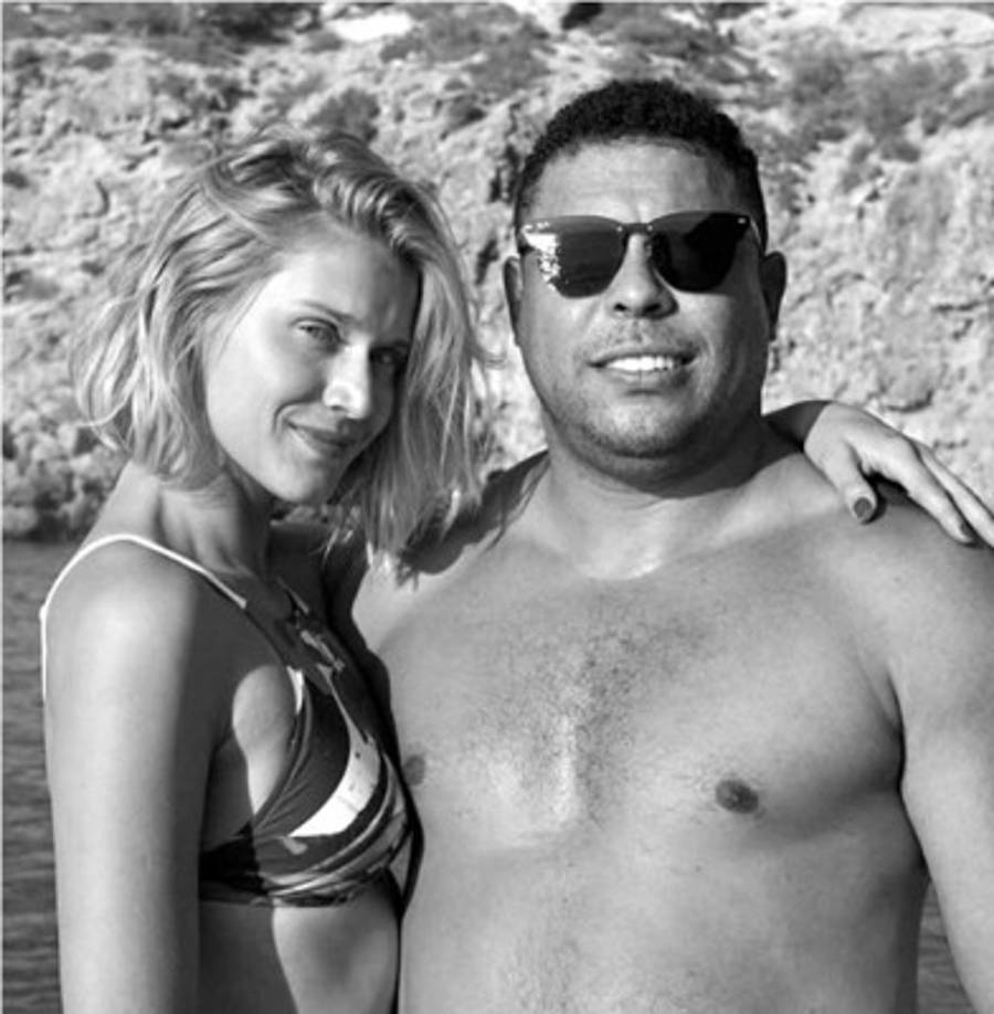 La modelo de 26 años se robó el corazón del exfutbolista brasileño.