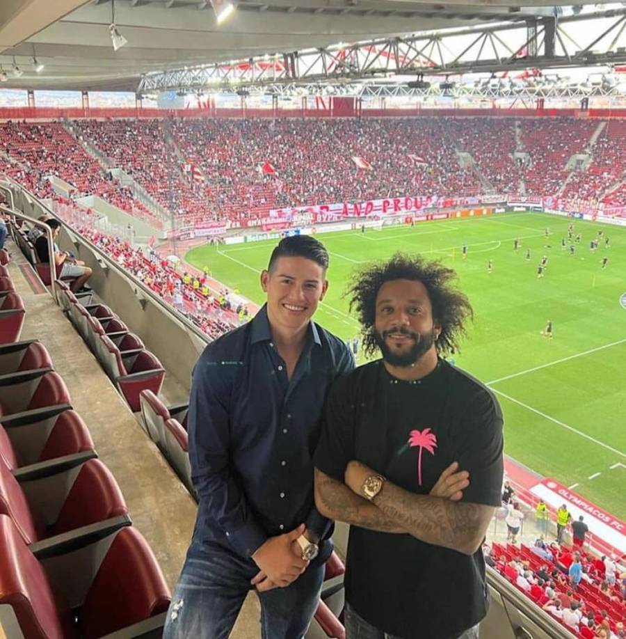 “Muy feliz de estar de vuelta contigo hermano ¡Bienvenido James Rodríguez!”, publicó el lateral brasileño en su cuenta de Instagram con esta postal junto al colombiano. “Vamos hermano”, escribió el volante como respuesta al post.