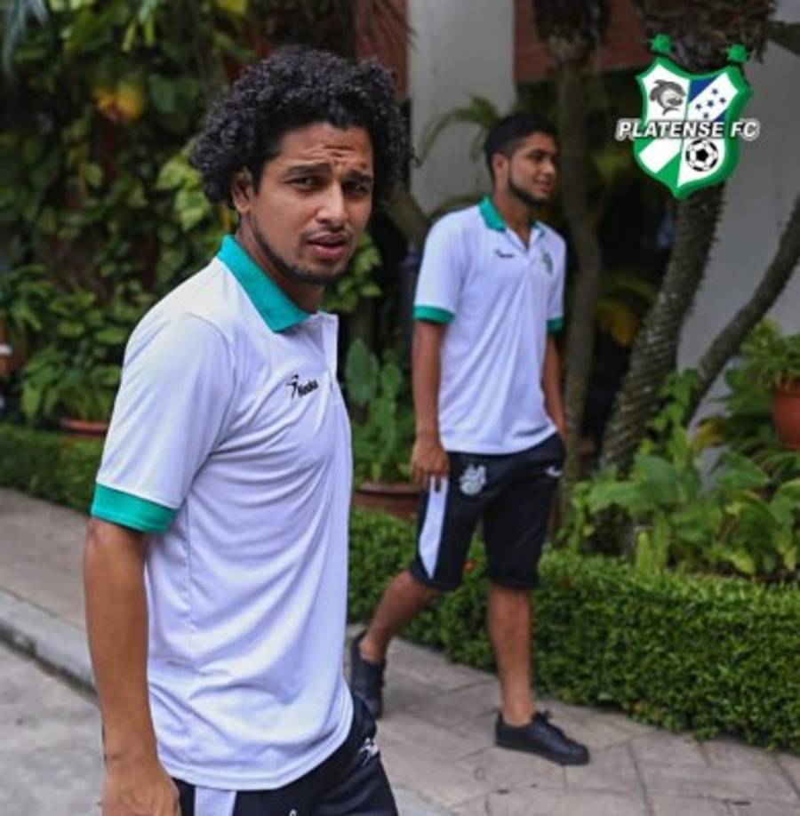 Luis Lobo no entra en los planes del Platense, pese a tener seis meses más de contrato. 'He decidido tomar la vía legal para solucionarlo. Cuando el abogado consiga el permiso para firmar por otro club vamos a ver las opciones', manifestó el delantero que no ha podido ni entrenar con los porteños ya que no lo dejaron.