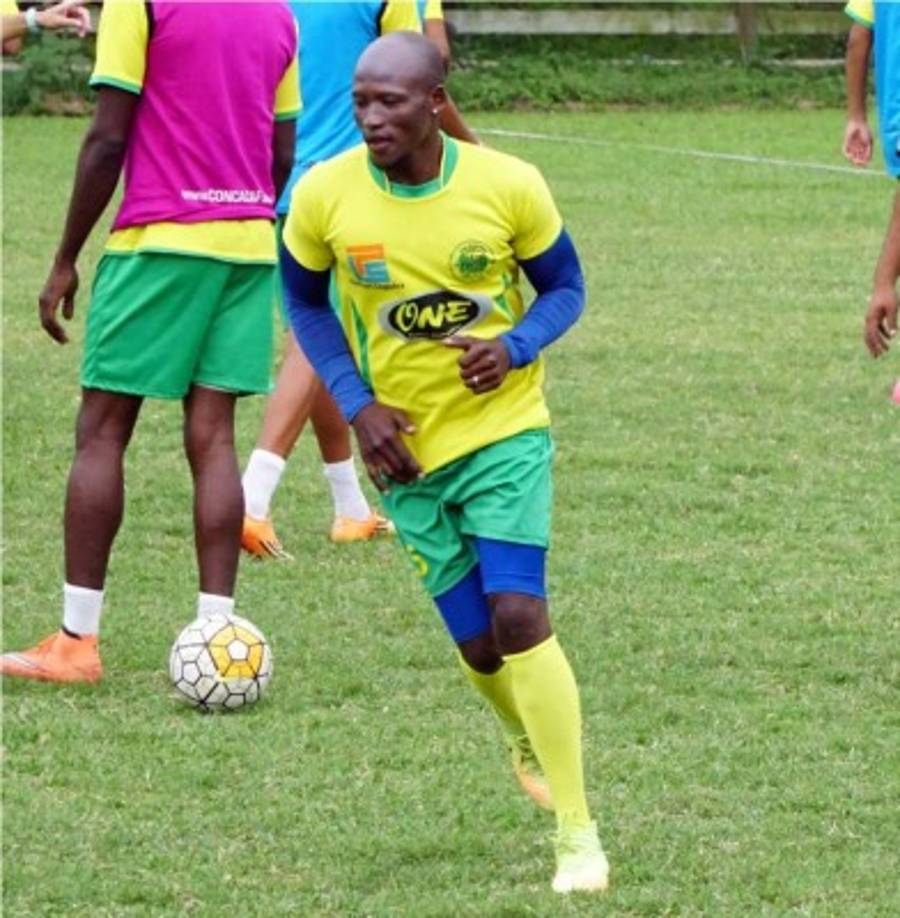 El colombiano Jhon Córdoba vuelve al Parrillas One tras haber jugado en el Chorrillo FC de Panamá.