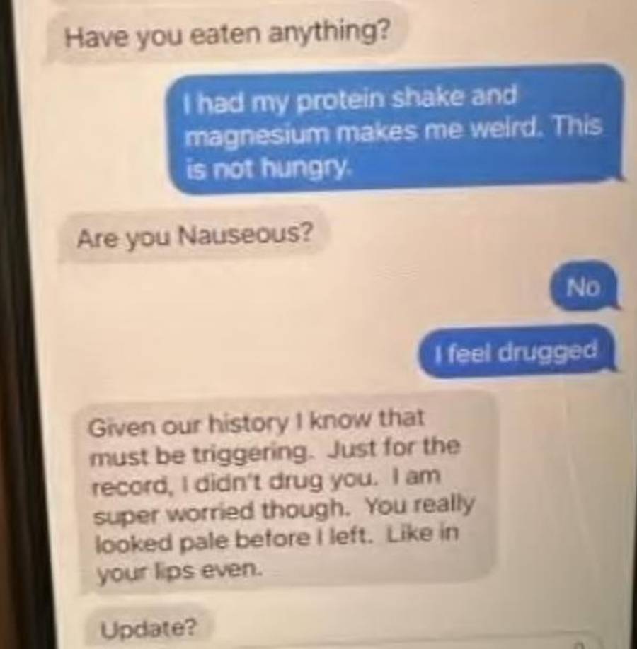 La pareja intercambió mensajes de texto cuando la mujer comenzó a sentirse enferma. Ella le escribió diciendo que su batidola estaba haciendo sentir “rara” y que se sentía como si la hubieran “drogado”. Su marido respondió que “dada nuestra historia, sé que debe ser desencadenante. Solo para que conste, no te drogué”.