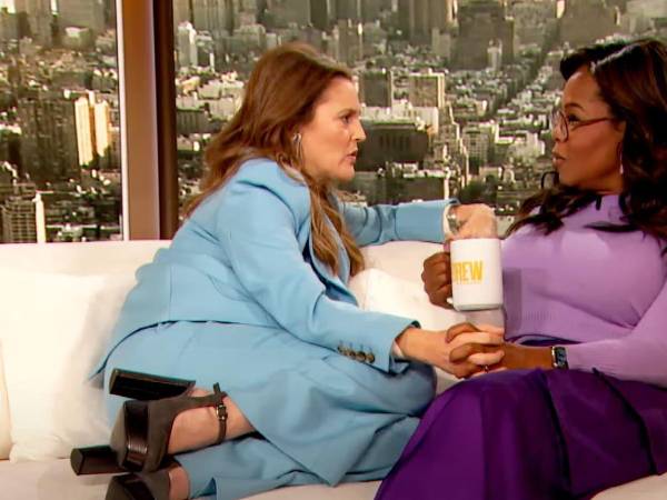 Desde que comenzó con su nuevo rol de conductora, Drew Barrymore dejó en claro que ser una estrella de Hollywood tiene sus beneficios a la hora de entrevistar a otras personalidades de la industria del espectáculo.