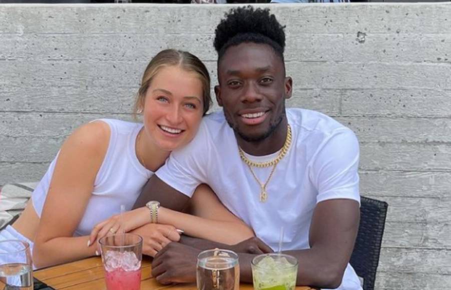 Jordyn Huitema y Alphonso Davies tuvieron una gran historia de amor que llegó a su fin. Ahora la chica olvidó por completo al jugador del Bayern Múnich y sorprendió a su nuevo novio.