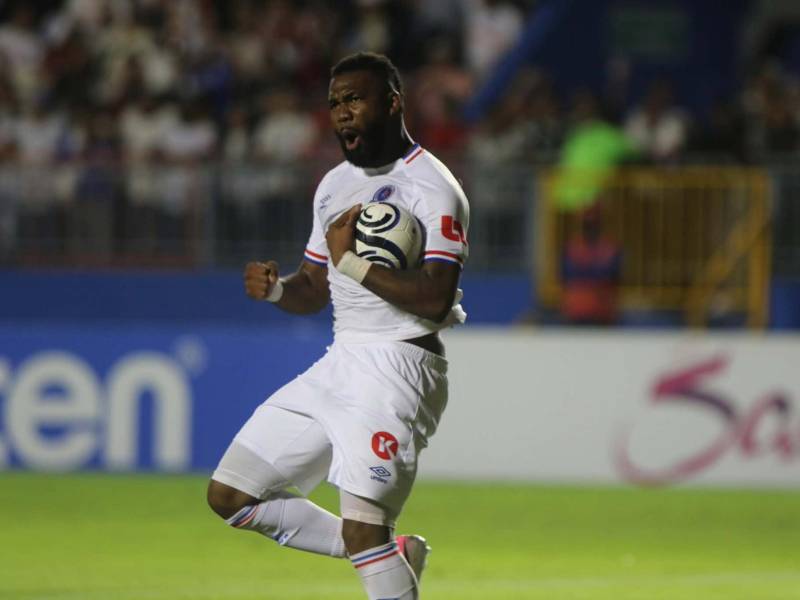 Celebración de Jorge Benguché tras el gol del 2-1 de Olimpia ante Cartaginés.