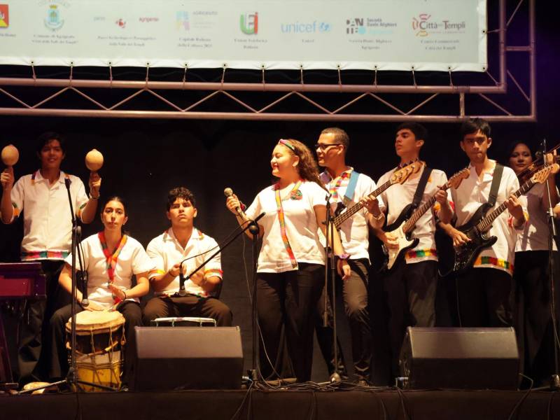 La Academia de Artes Oviedo y los Zorzales de Sula continúan promoviendo la cultura, música y bailes hondureños dentro y fuera del país.