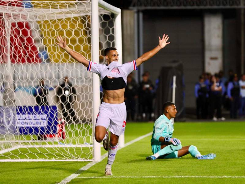 El uruguayo Emanuel Cuello fue el héroe en su debut con Olimpia al marca el gol de la final.