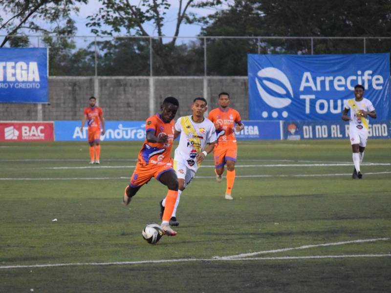 Raúl García estuvo muy participativo en el juego entre Upnfm y Génesis.