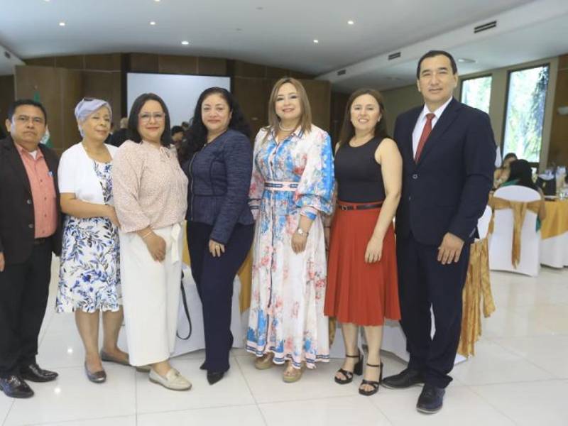 Julio Lagos, María Cruz, Karla Aguilar, Brenda Hernández, Sara Aguilar, Iris Zaldivar y Juan Castellanos