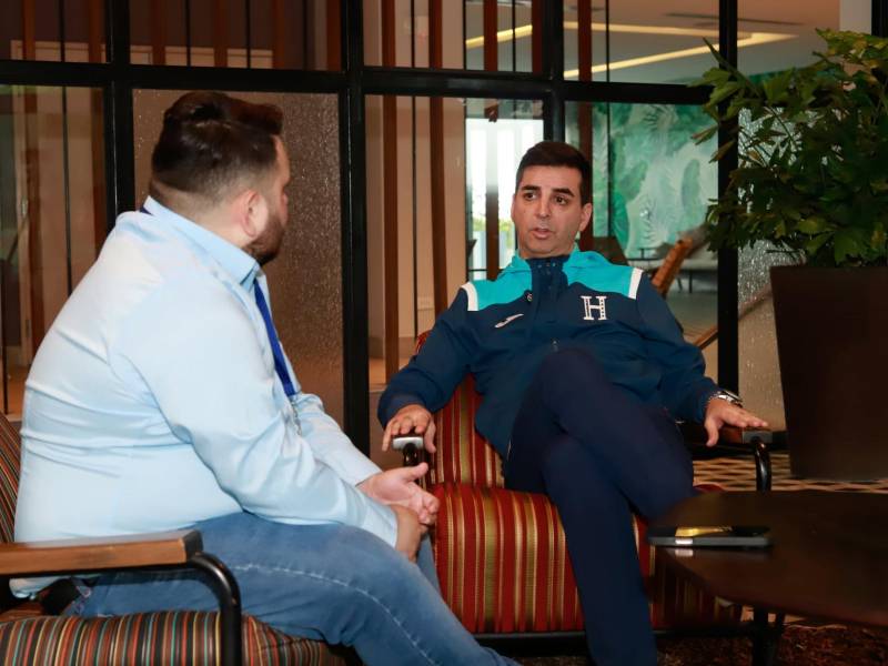 Francis Hernández en entrevista con nuestro periodista, Walter García.