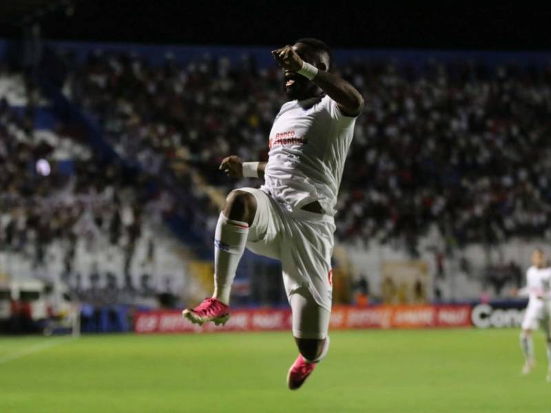 El festejo de Jorge Benguché tras su gol en el Olimpia vs Saprissa.
