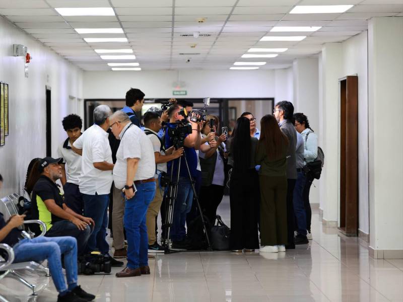 La audiencia inicial se extendió por aproximadamente 15 horas en el Palacio de Justicia de San Pedro Sula.
