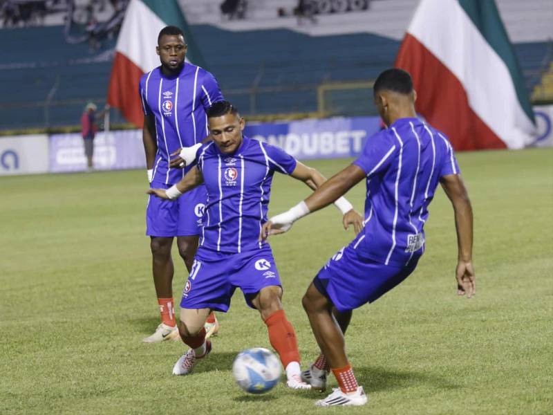 Ya salieron al calentamiento los jugadores del Olimpia.