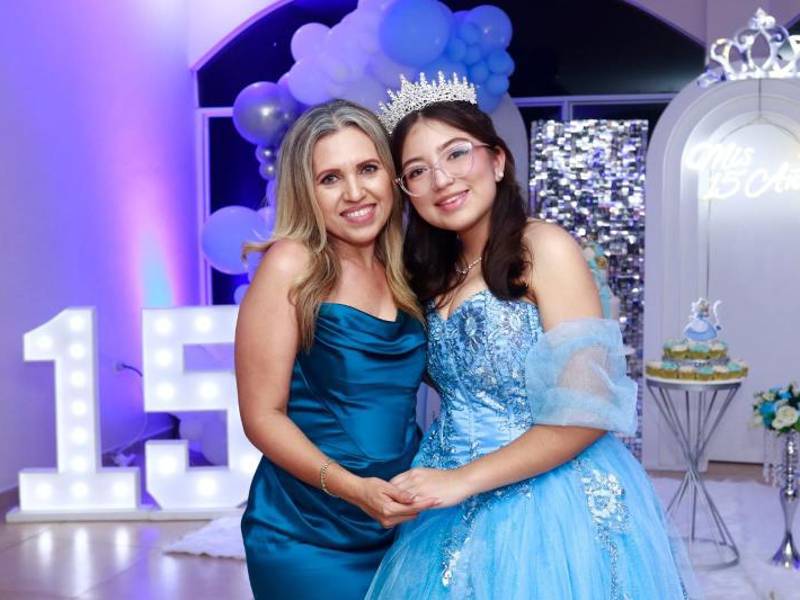 Dunia Meléndez y su hija Kristell Tábora Meléndez.