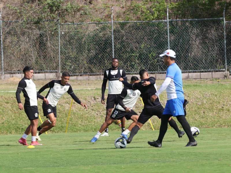 Eduardo Espinel sobre los 12 clubes: El formato tendría que cambiar