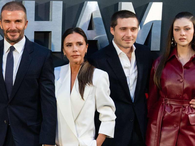 David y Victoria Beckham con su hijo Brooklyn y Nicola Peltz, en una foto de archivo.