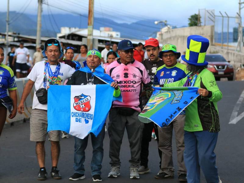 Invasión chapina: Aficionados del Mixco presentes para apoyar a su equipo.