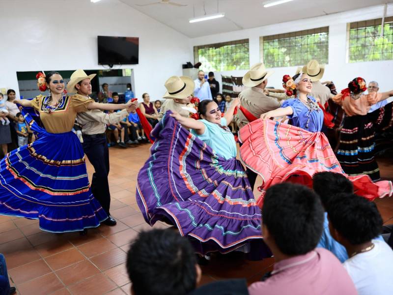 Este cuadra de danza amenizó la jornada de este martes.