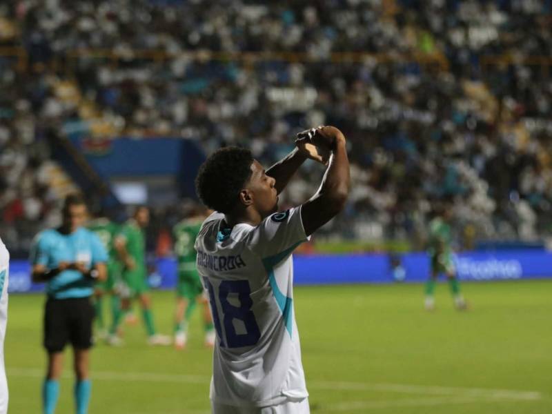 Dereck marcó su primer gol con la H en el duelo ante Surinam.