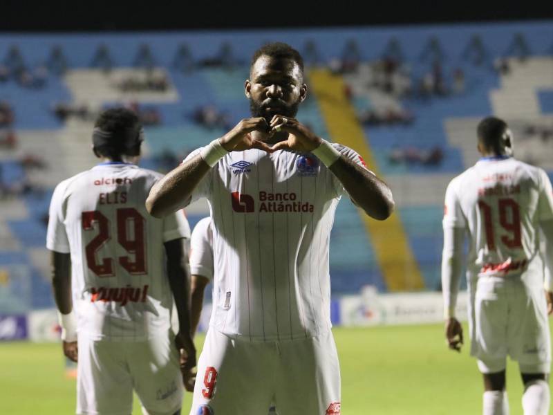 Jorge Benguché celebra una de sus anotaciones ante Victoria en la semifinal de ida.