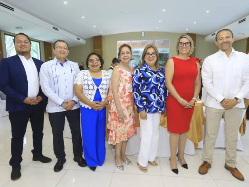 Víctor Urquía, Kileer Acosta, Carmen Yolanda Ordóñez, Martha Mairena, Itsa Torres, Anny Ochoa e Igor Ruíz