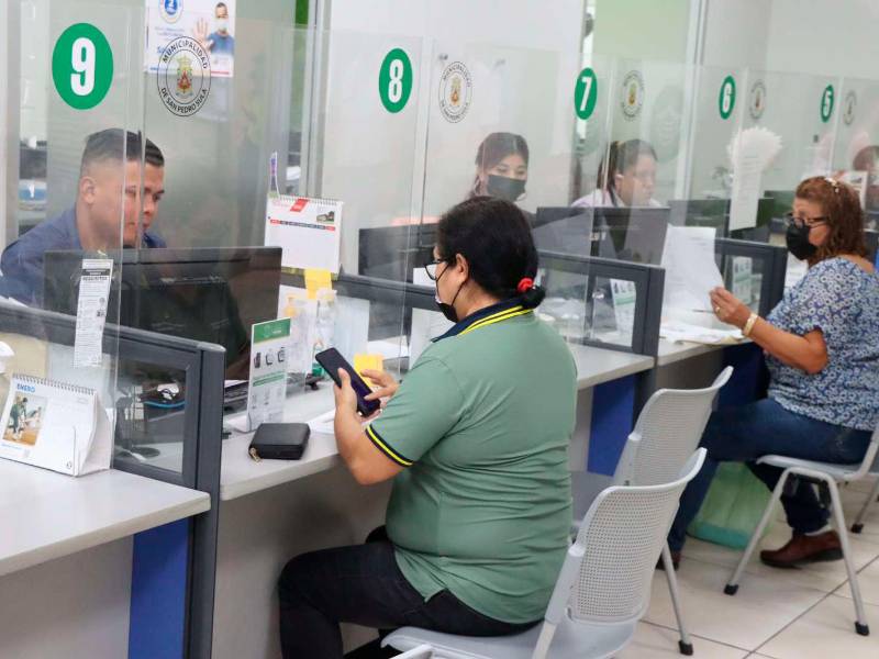 <b><span class=mln_uppercase_mln>TRABAJO.</span></b> En Galerías entregan el documento.