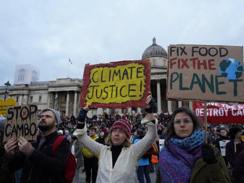 El movimisnto de protesta movilizó a miles de personas, quienes exigen acciones inmediatas de los líderes mundiales para revertir el deterioro del planeta.
