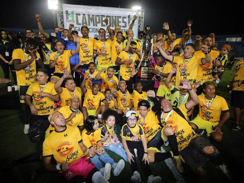 Medios, periodistas y los equipos se pronunciaron tras el ascenso del Génesis de Comayagua a la Primera División del fútbol hondureño.